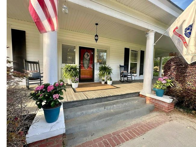 Foto del edificio - **Charming Small-Town Home Near Clark's Hi...