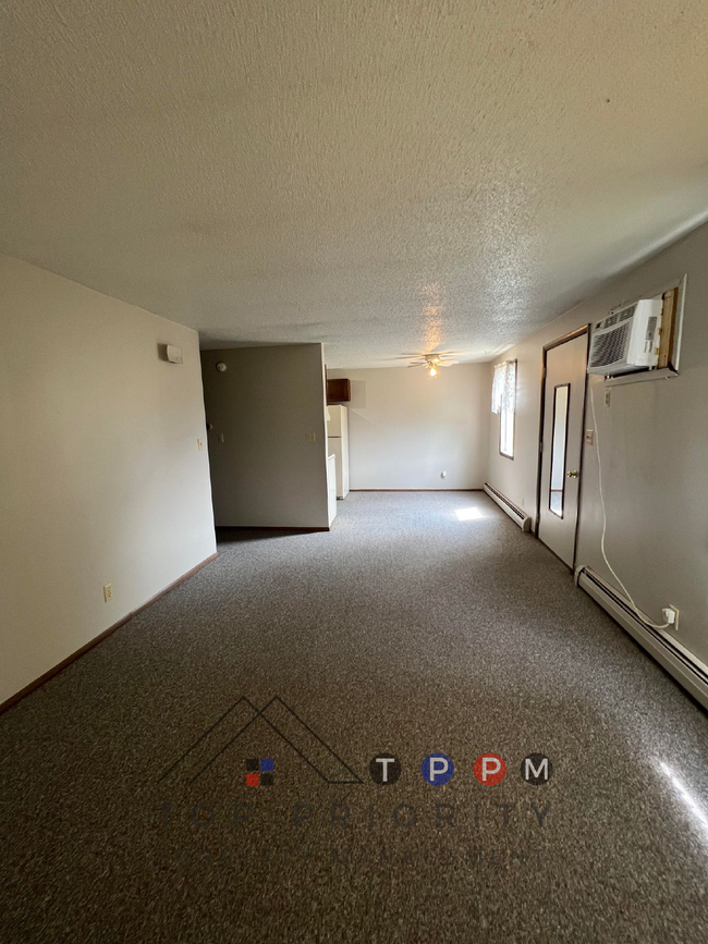 Building Photo - 1 Bedroom | 1 Bathroom Unit in Charles Cit...