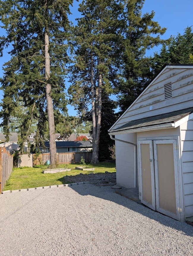 Foto del edificio - 608 Tacoma Ave NE,