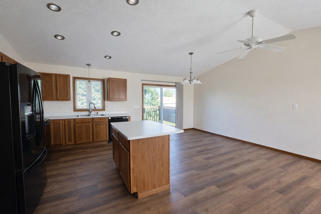 Building Photo - 514