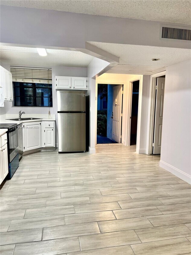 Foto principal - 1258 S Military Trail