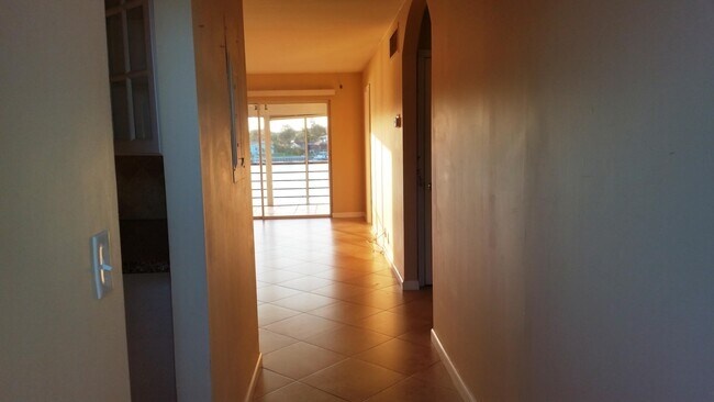 Foto del edificio - 531 W Kalmia Dr