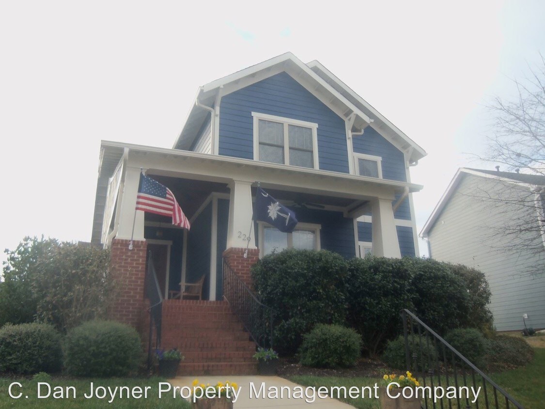 Foto principal - 229 Fremont Dr