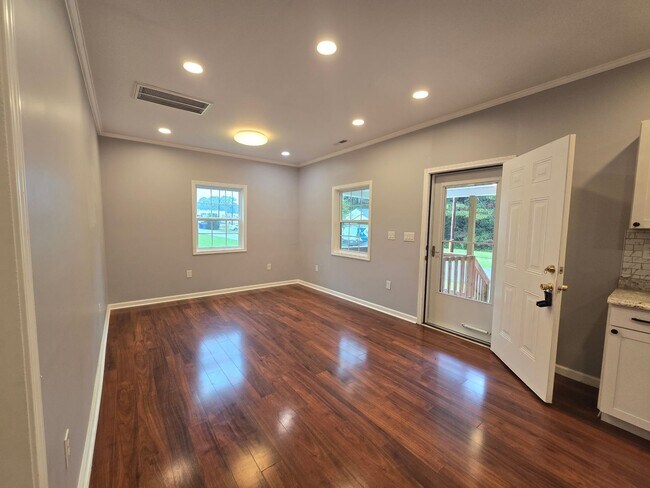 Foto del edificio - NEW LISTING!!!!!
