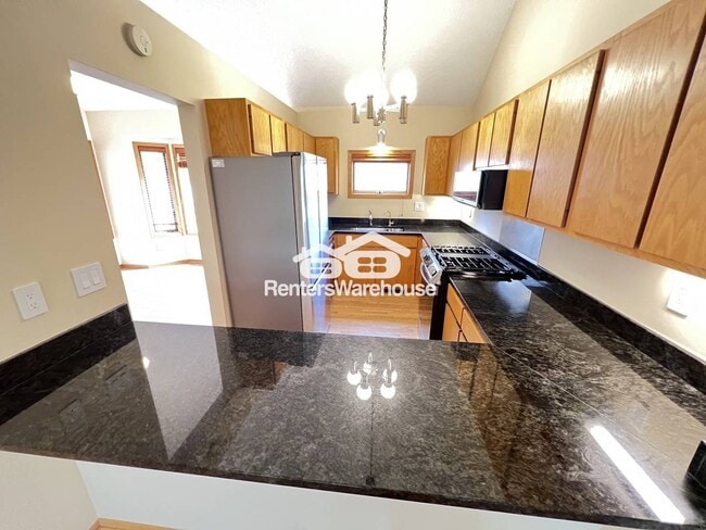 Building Photo - 2852 Kenwood Isles Dr
