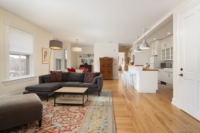 Building Photo - 31 Sharon Rd