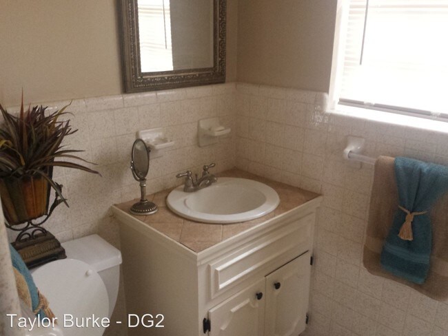 Building Photo - 3 br, 2 bath House - 917 20th Ave NW