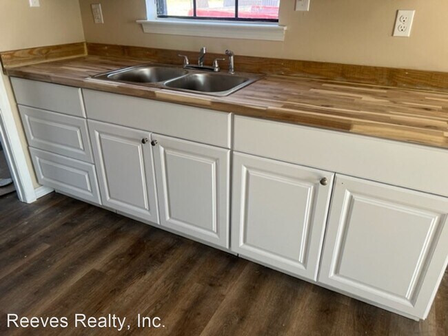 Building Photo - 3 br, 2 bath House - 5063 Camelot Dr