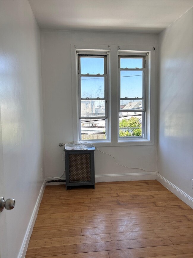 Foto del edificio - 132-1 135th Ave