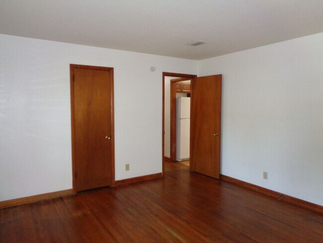 Foto del edificio - 6306 Romilly Dr