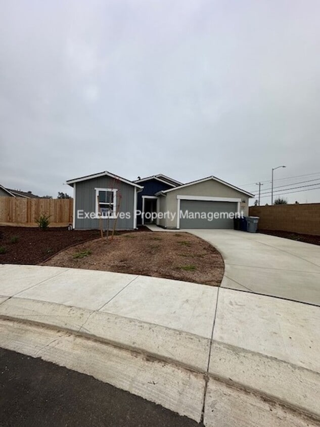 Photo - House For Rent | 11 River Oak Ct., Merced