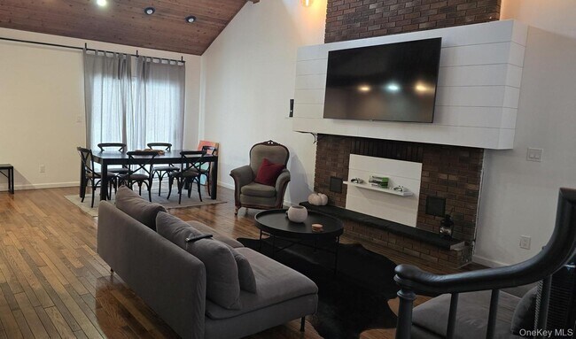 Foto del edificio - 537 Old Tacy Rd