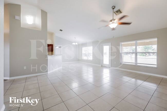 Foto del edificio - 414 Willowbrook Dr