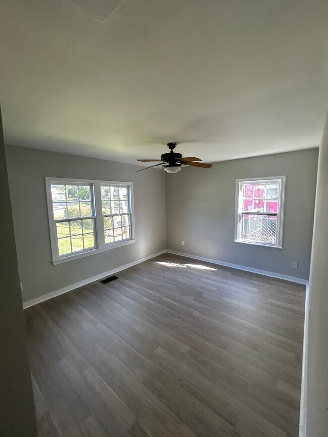 Foto del edificio - 319 Woody Dr