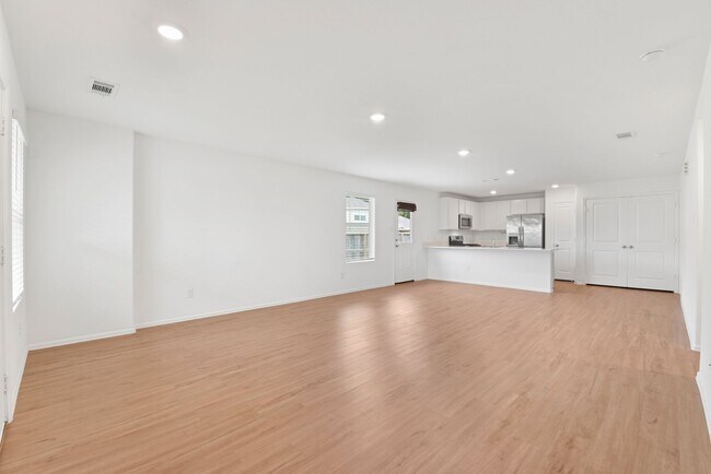 Foto del edificio - Single-story home in the highly sought-aft...
