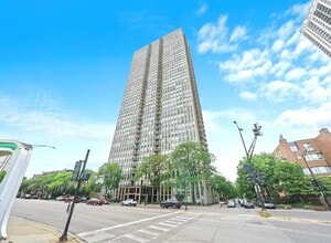 Building Photo - 1660 N La Salle Dr