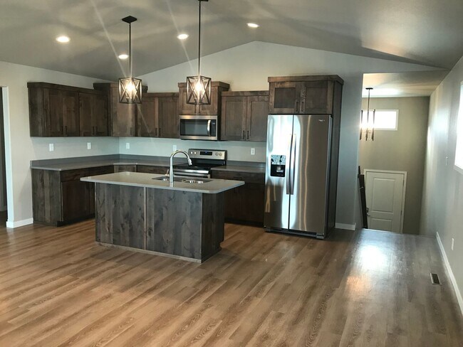 Foto del edificio - Single family 4 bedroom home