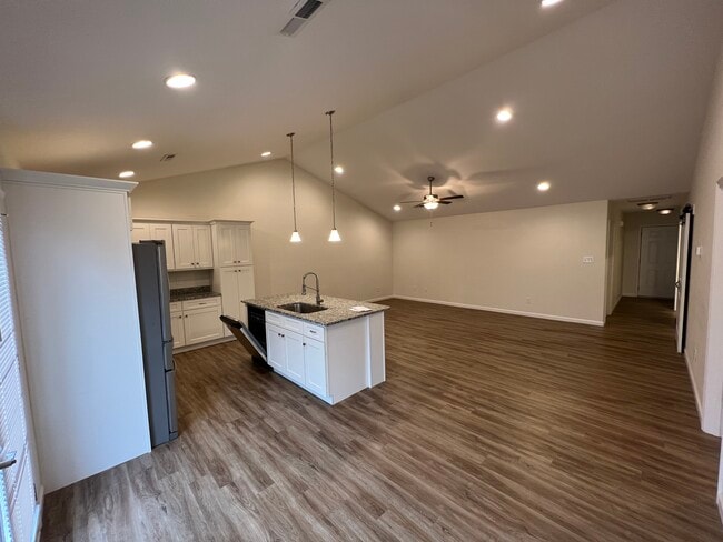 Building Photo - 5860 Trestle Way