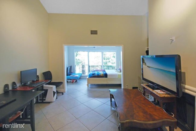 Foto del edificio - 5079 Heatherhill Ln