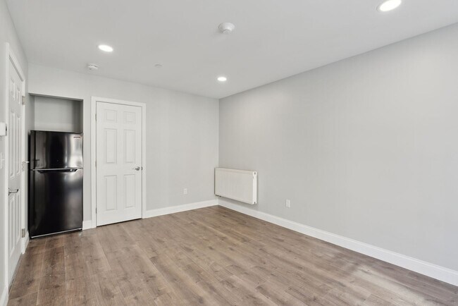 Foto del edificio - "610" on Congress St:  Studio Apt. 1BA $1400.00 Heat & H20 included-Available 5/01/26