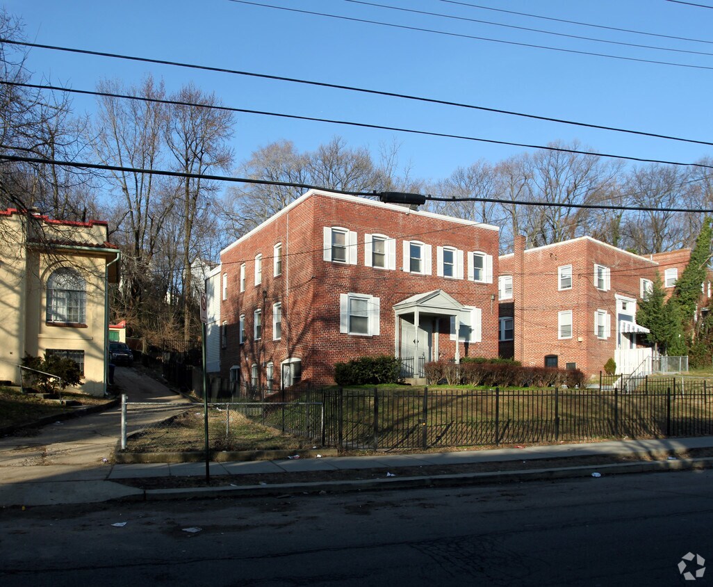 Building Photo - 2899 Hartford St SE