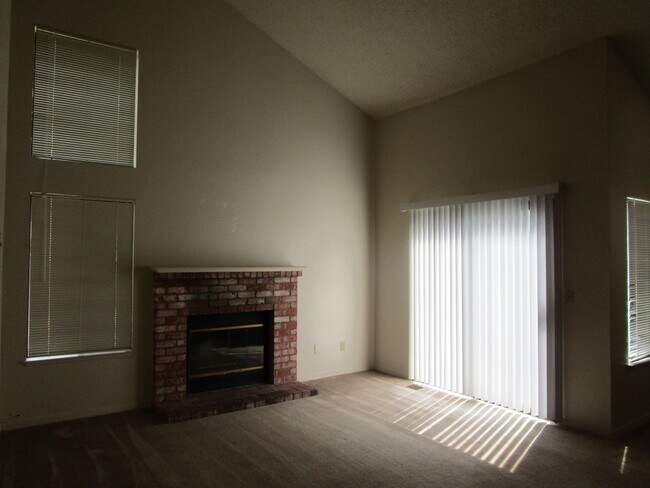 Building Photo - 2542 Vista Grande