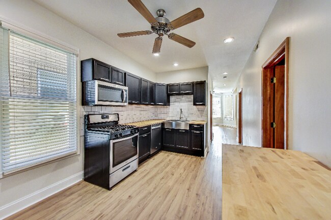 Foto del edificio - 2719 N Ridgeway Ave