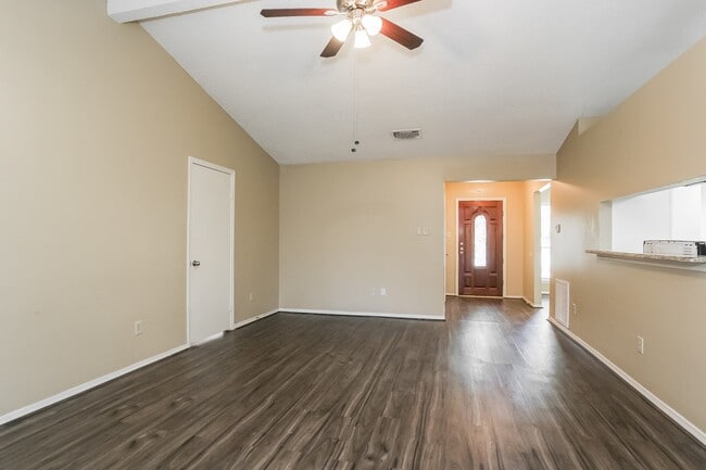 Foto del edificio - 3719 Lemon Tree Ln