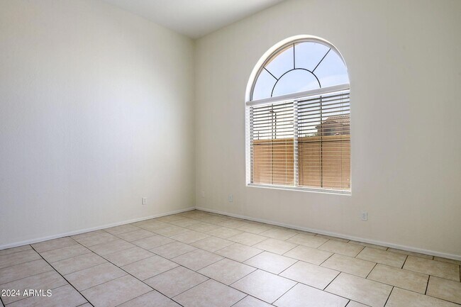 Foto del edificio - 2429 N 83rd Dr