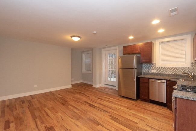 Building Photo - 557 W Arlington Pl