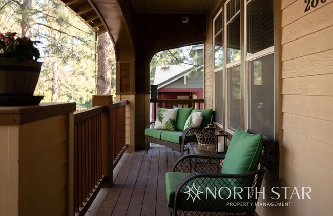 Building Photo - Spacious Bend 3 bed/2 bath Residence w/ Of...