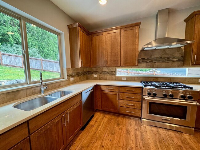 Building Photo - Stunning Bainbridge Island 4 bedroom home....available now!
