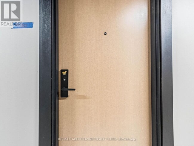 Building Photo - 195 McCaul St