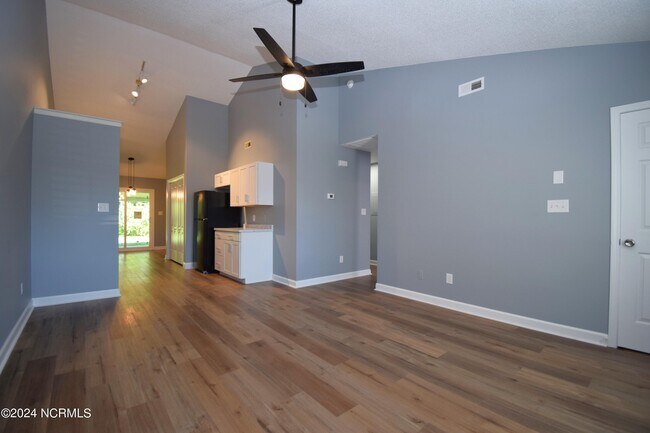 Building Photo - 3310 Parkway Ct