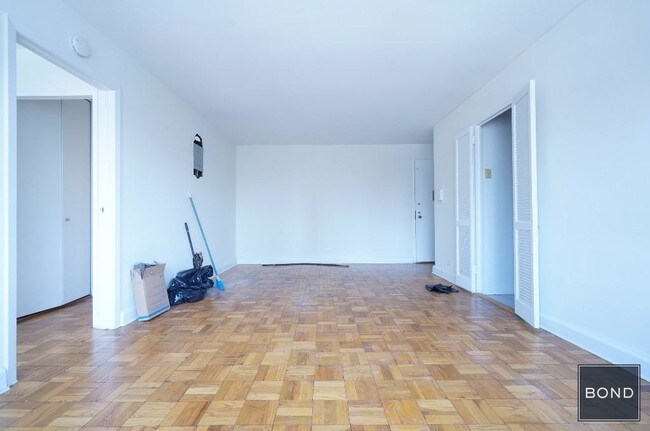 Foto del edificio - 353 E 83rd St