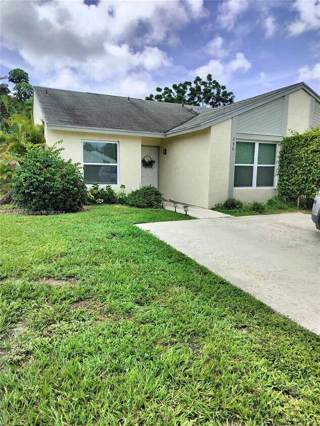 Primary Photo - 296 Palmetto Ct