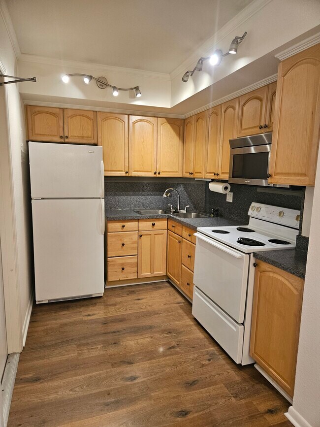 Kitchen - 2426 SE 17th St