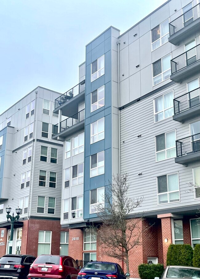 Building Photo - 2818 Grand Ave