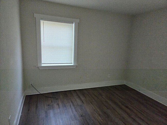 Building Photo - Newly Renovated Duplex | Available for Imm...
