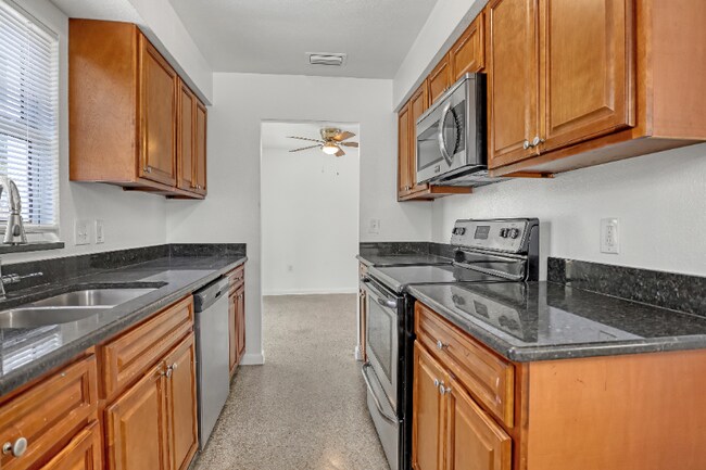 Foto del edificio - 4430 Barnsdale Dr