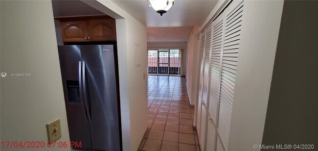 Foto del edificio - 210 W Park Dr