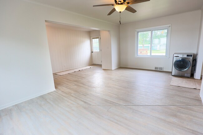 Building Photo - 528 N Cogswell Dr