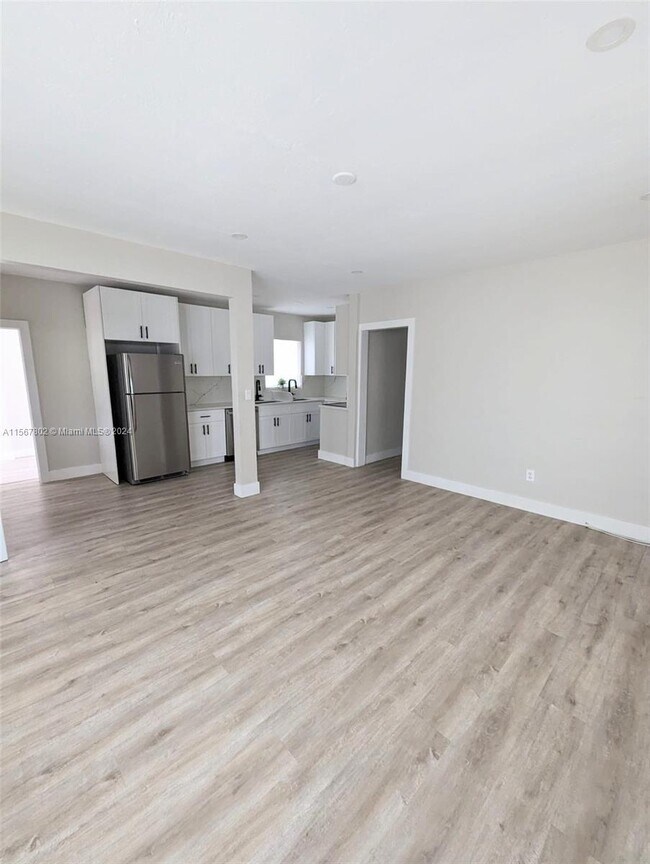 Building Photo - 1300 NE 180th St