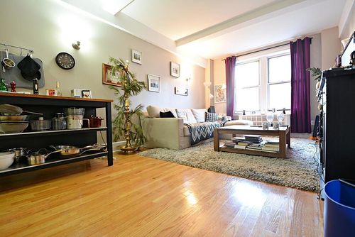 Primary Photo - 200 W 70th St