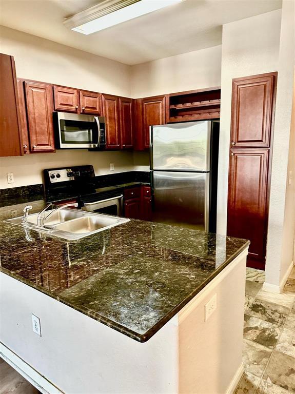 Building Photo - 7575 Kirby Dr