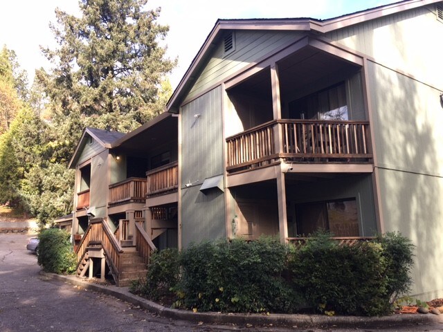 Building Photo - 439 Mill St