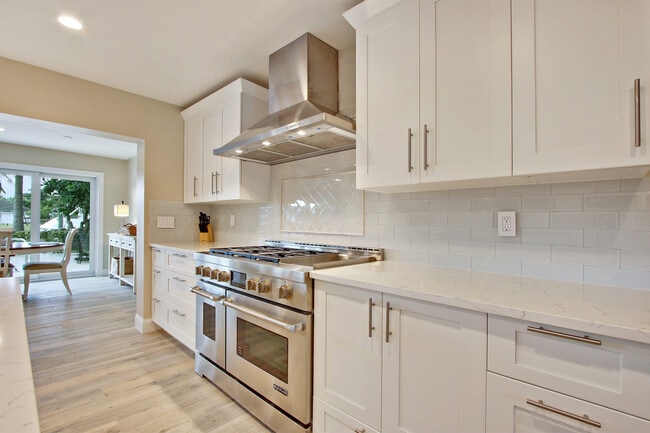 Building Photo - 920 Banyan Dr