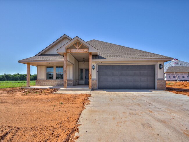 Foto del edificio - Brand new home available the end of August...