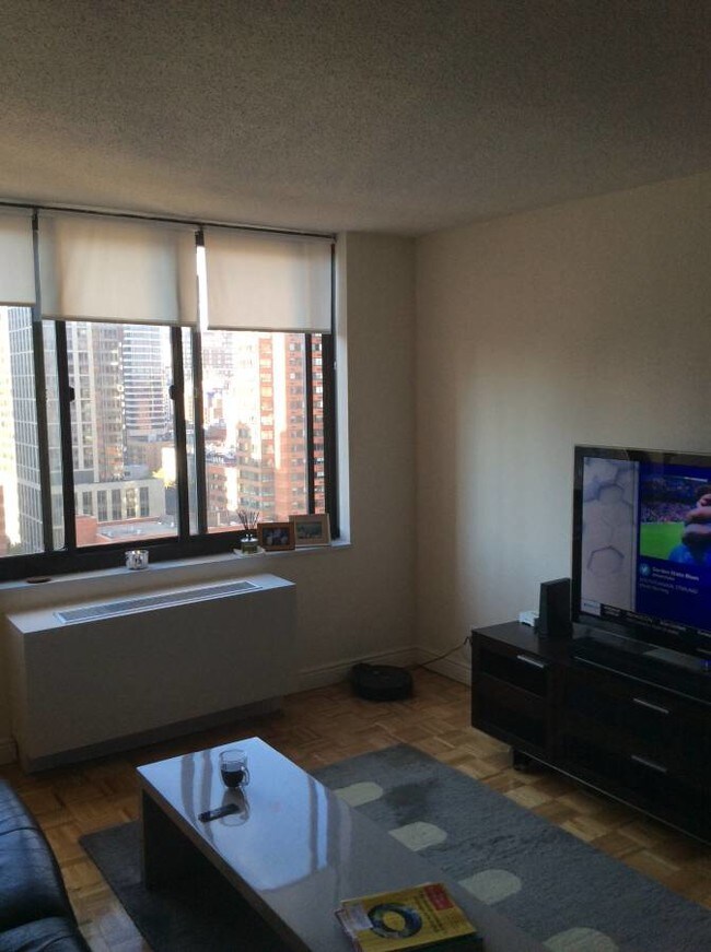 Building Photo - 225 East 95th street