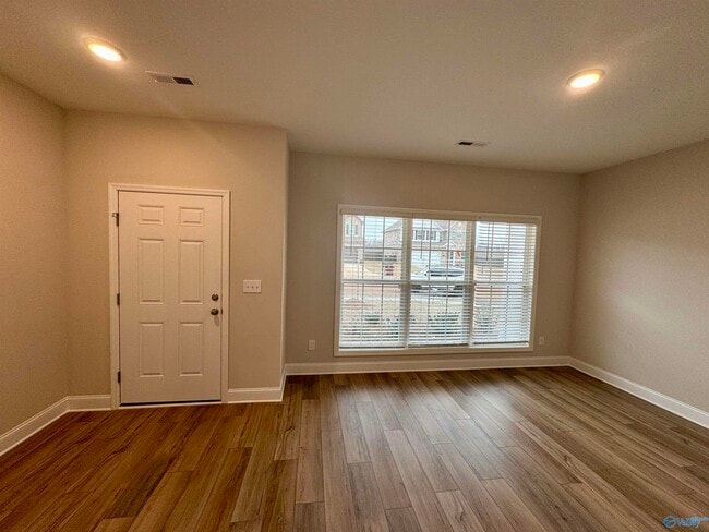 Foto del edificio - 16824 Demi Dr